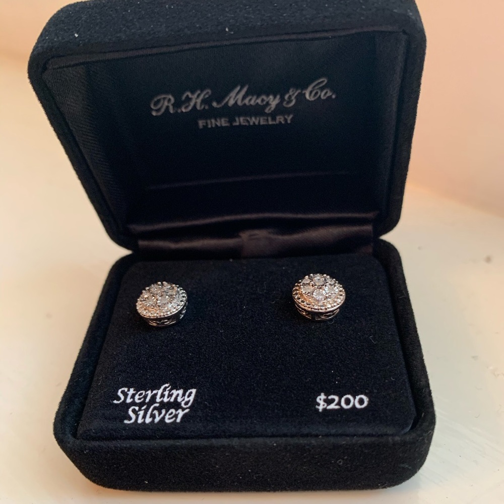 Diamond stud earrings - Picture 4 of 4